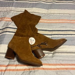 Brand new boots…Side zipper and cute heel!